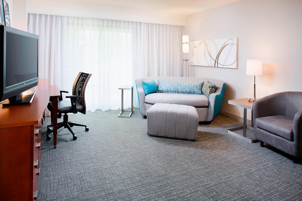 Courtyard By Marriott Roanoke Airport 24/39