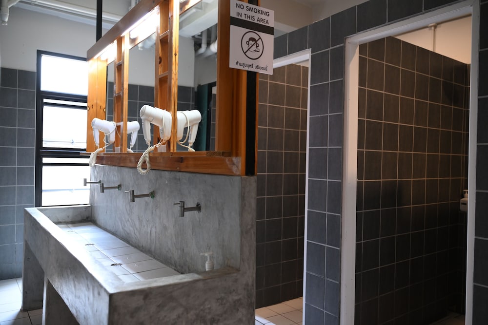 Blu Monkey Hub and Hotel Suratthani 46/50