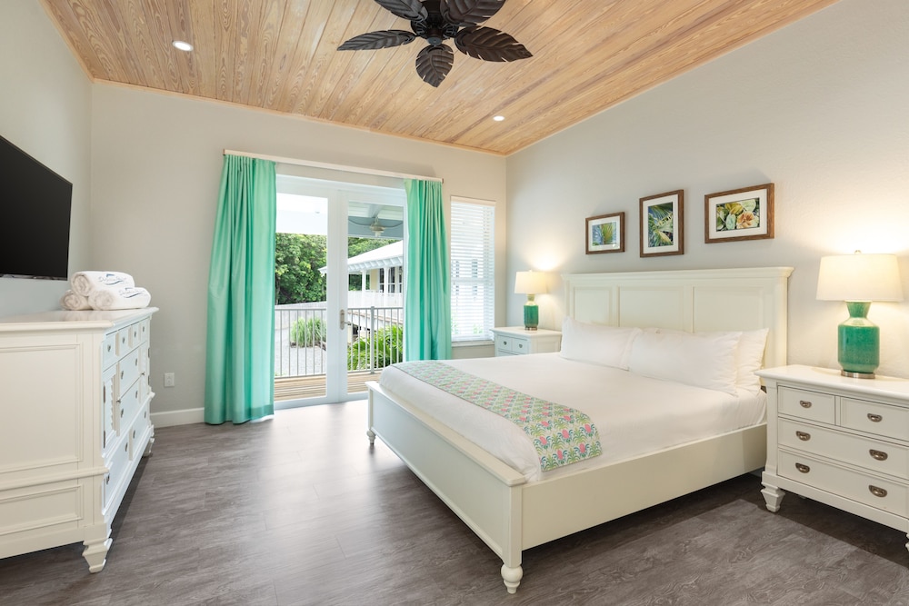 1 Bedroom, Luxury, Suite, King Bed, Garden Area