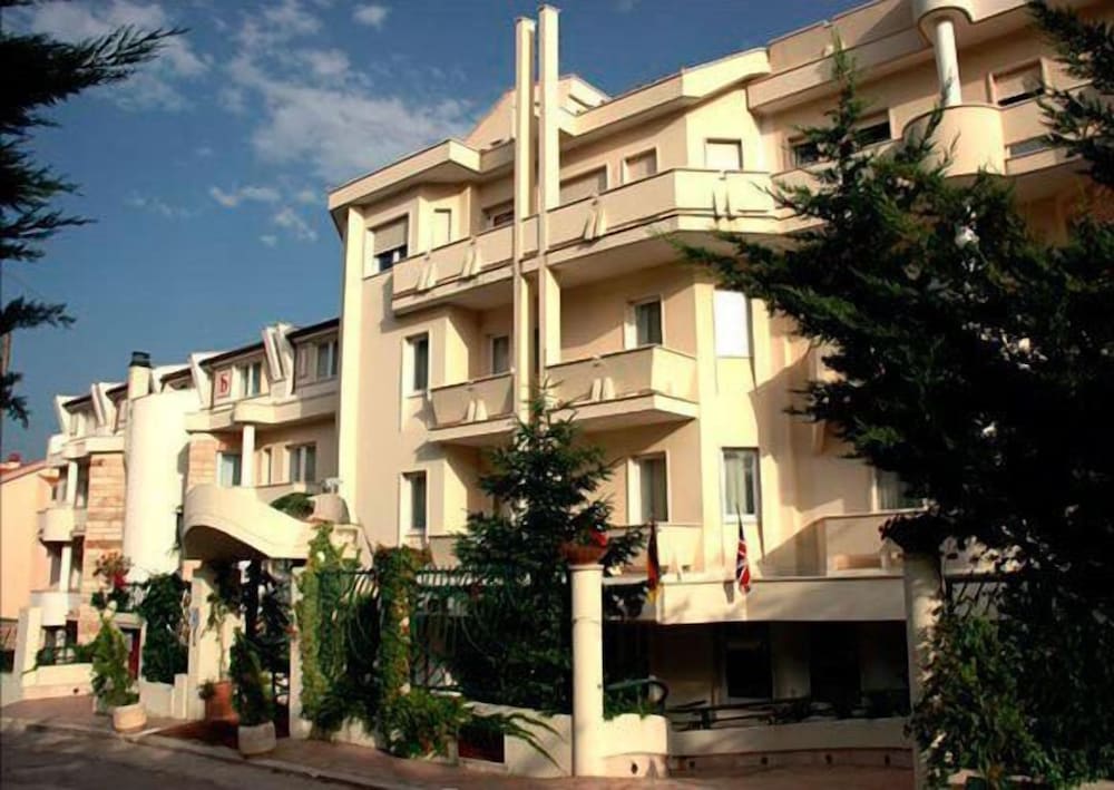 VILLA EDEN HOTEL 4/17