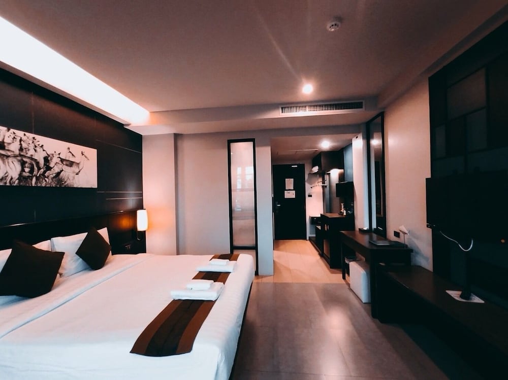 THE TAMA HOTEL 9/50