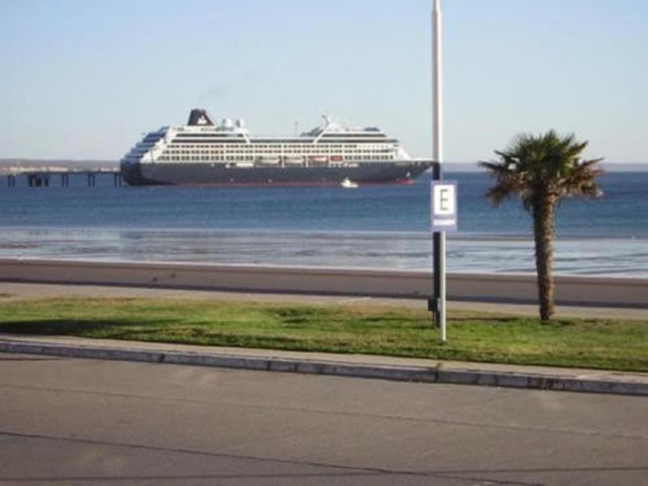 Costanera Hotel 42/52
