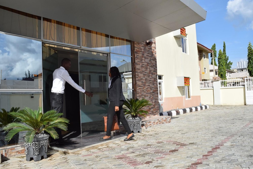 Chariot Hotel 20/20
