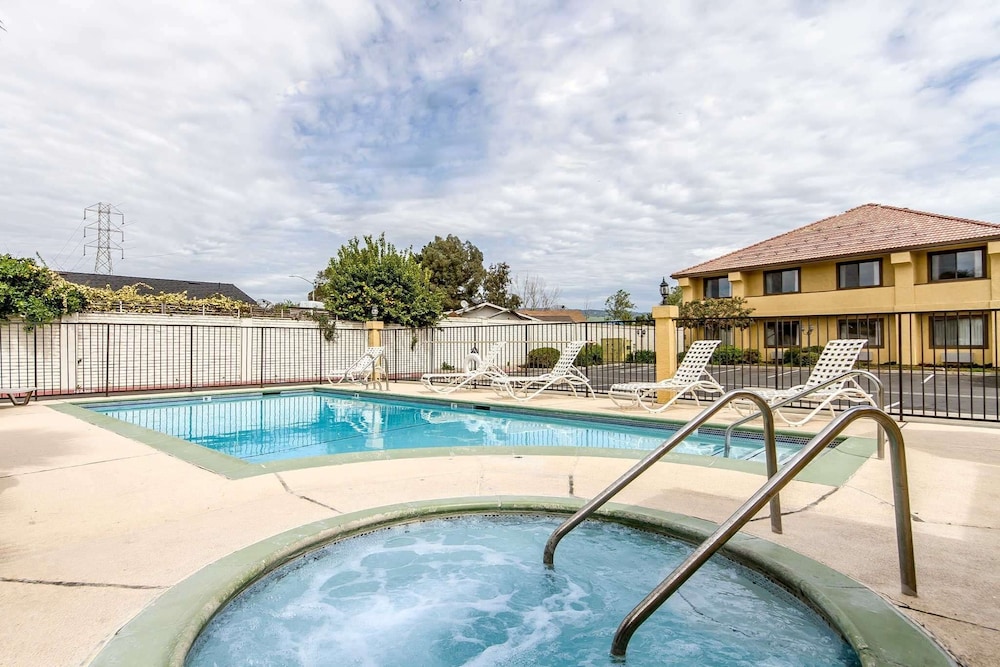 Quality Inn & Suites Gilroy CA 1/47