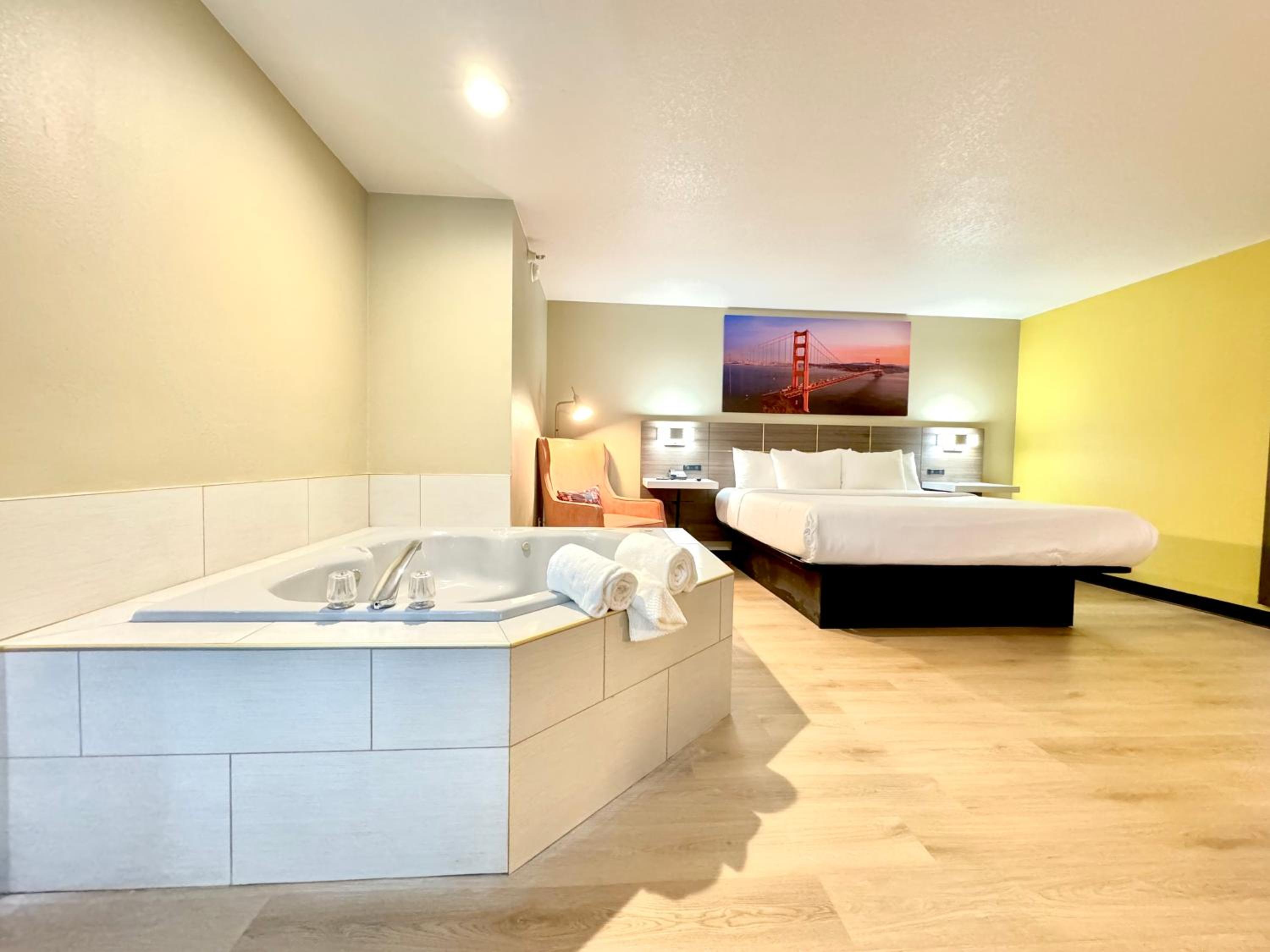 Efficiency, Business, King Bed, Jetted Tub