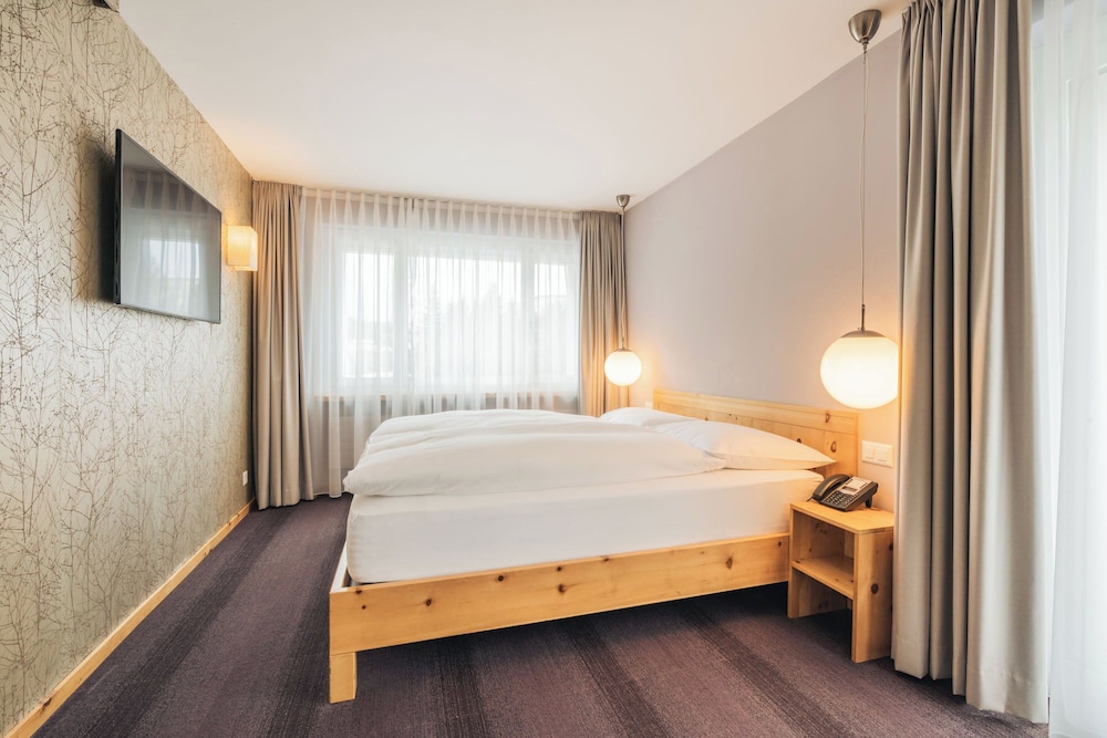 غرفة كلاسيكية عائلية بسرير مزدوج مع أريكة، Laudinella Hotel 2/6