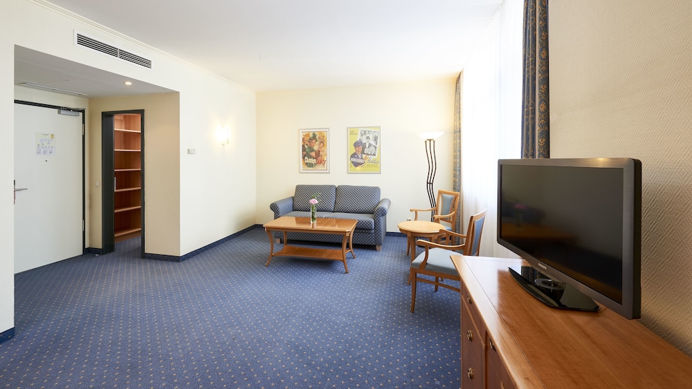 HOLLYWOOD MEDIA HOTEL 37/54