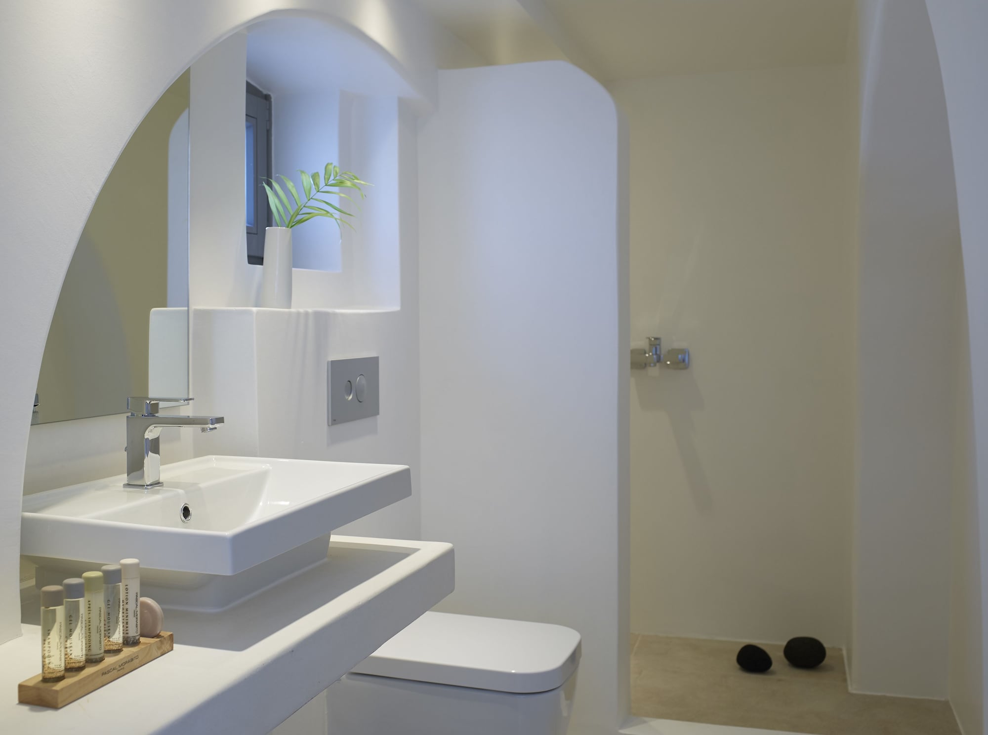 Superior, Suite, King Bed, Pool View, Sofa, Hot Tub, Aurora Luxury Hotel & Spa 2/3