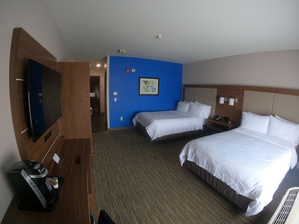Holiday Inn Express Hotel and Suites Albuquerque Historic Old Town 22/73