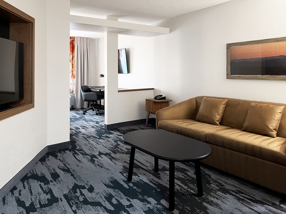 Fairfield Inn and Suites Rogers 38/56