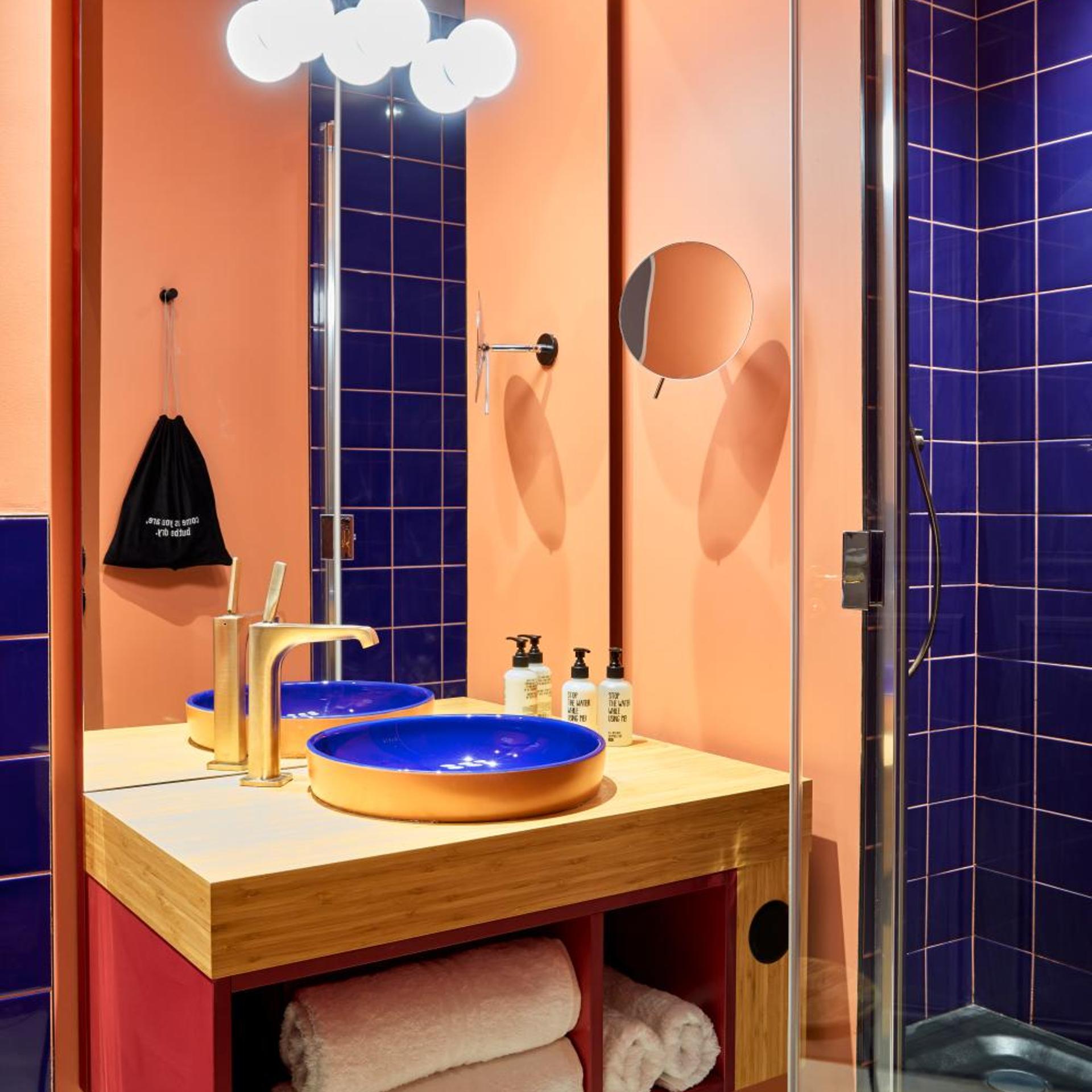 Plus, Double Bed, Xl، 25hours Hotel Paris Terminus Nord 4/4