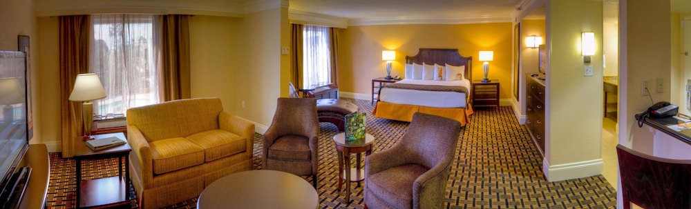 Rosen Plaza Hotel 56/68