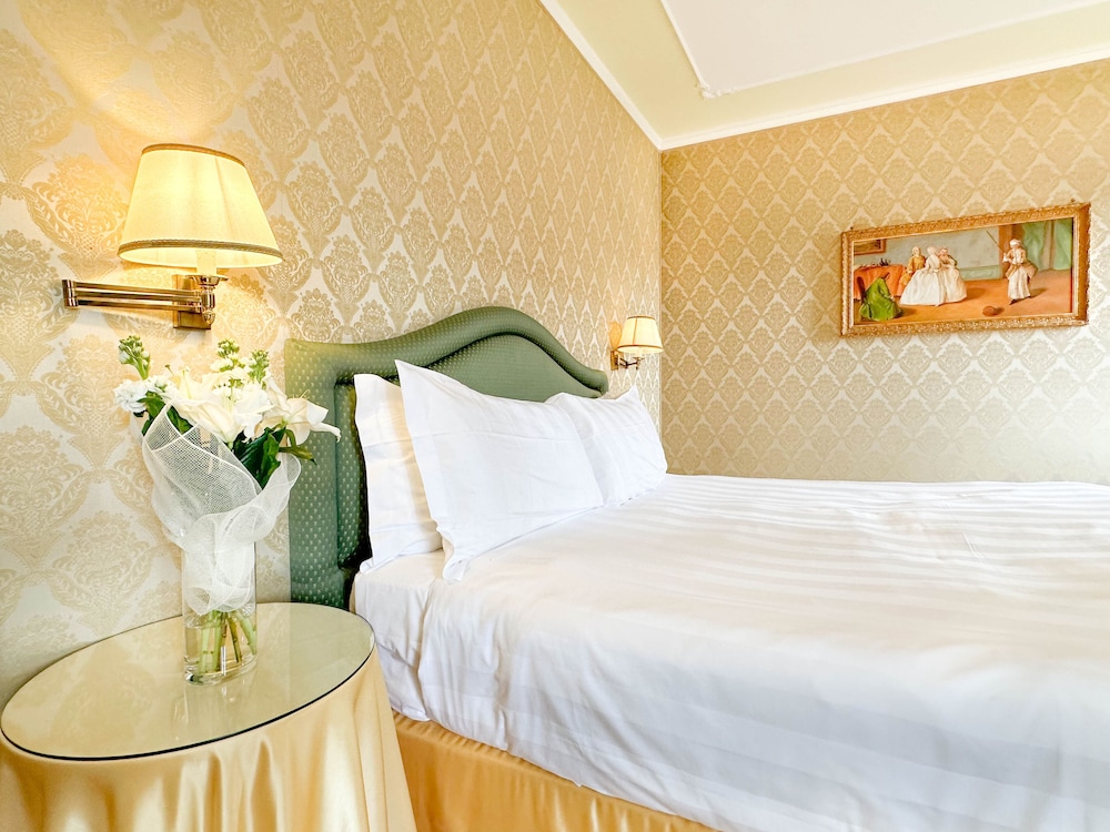 DELUXE, DOUBLE BED, CANAL VIEW