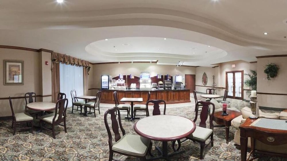 Holiday Inn Express and Suites Woodward Hwy 270 34/46