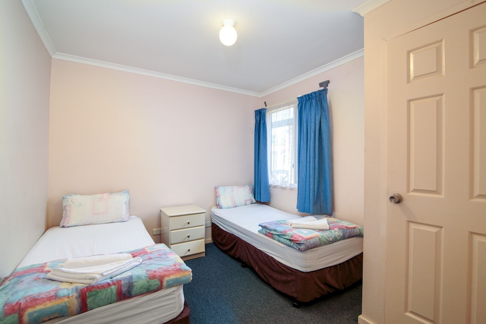 Nepean Shores Riverside Resort & Conference Centre 12/45