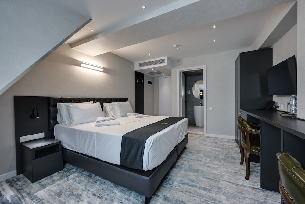 BUSINESS, DOUBLE BED