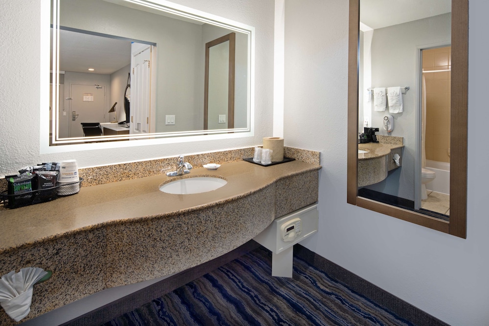 Best Western San Diego/Miramar Hotel 12/41