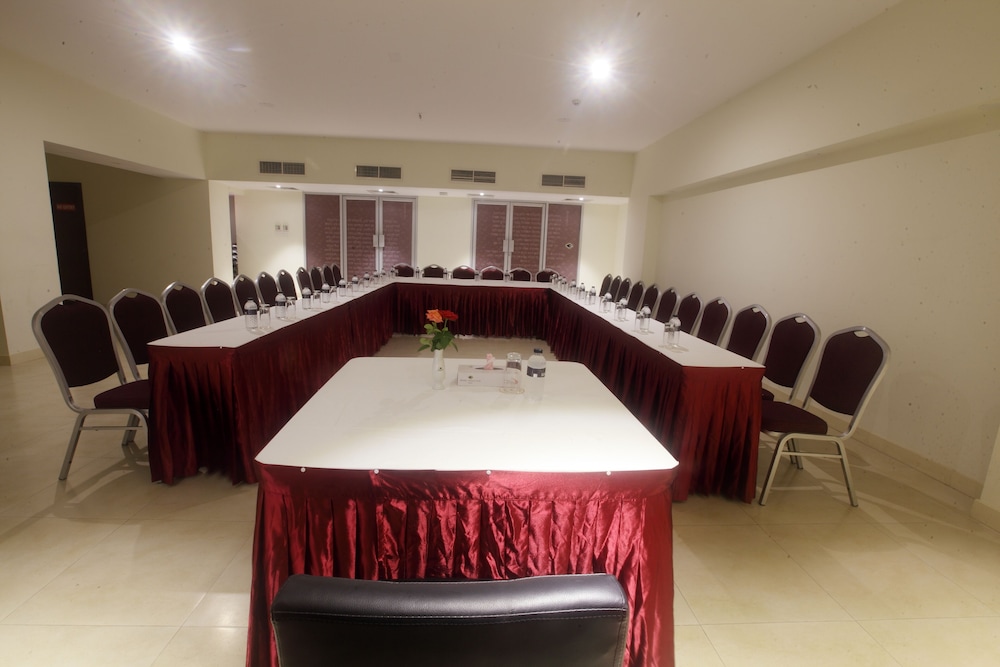 Hotel Grand Park Barisal 51/54