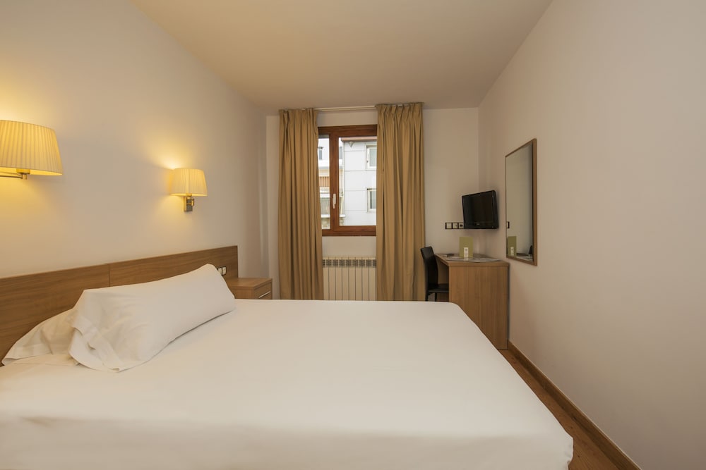 Catalunya Ski Hotel 8/28