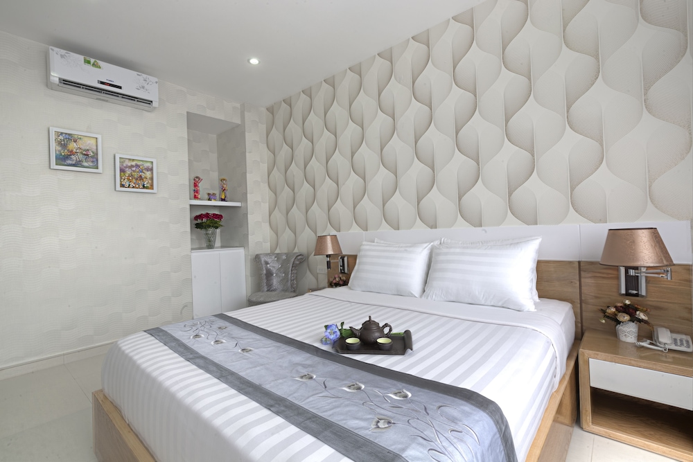 DELUXE, DOUBLE BED