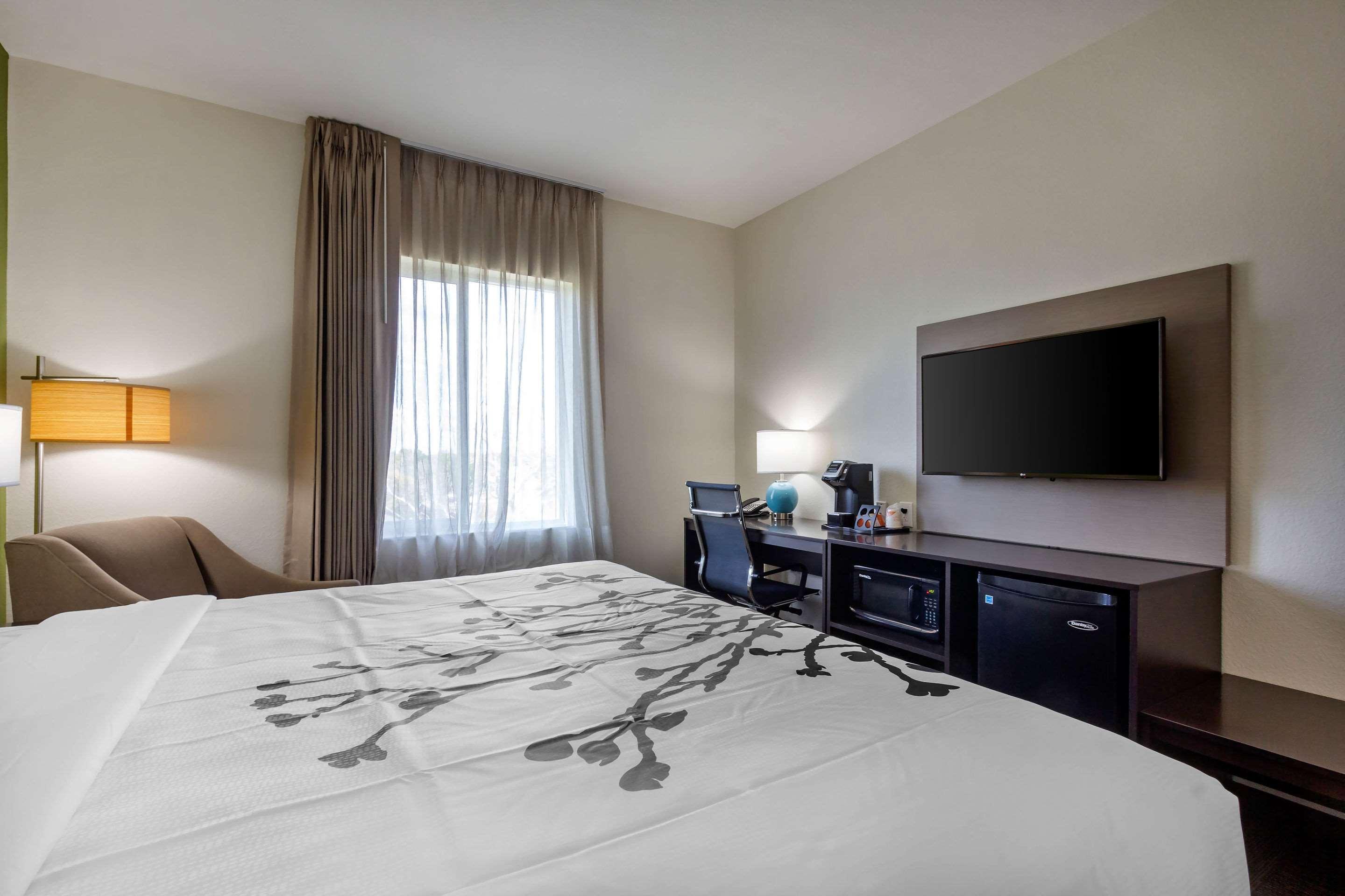 ROOM, KING BED