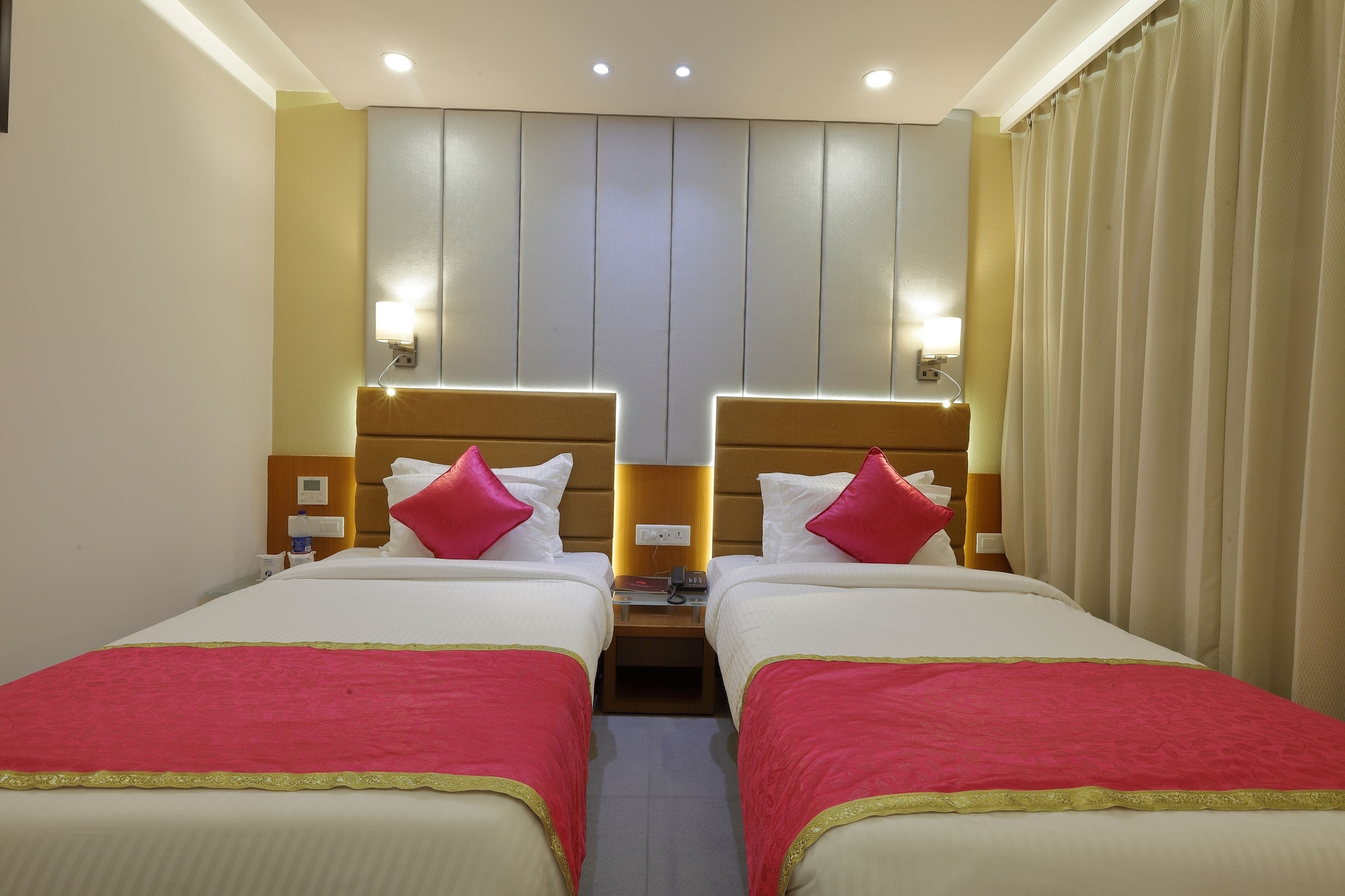 EXECUTIVE, DOUBLE OR TWIN BED
