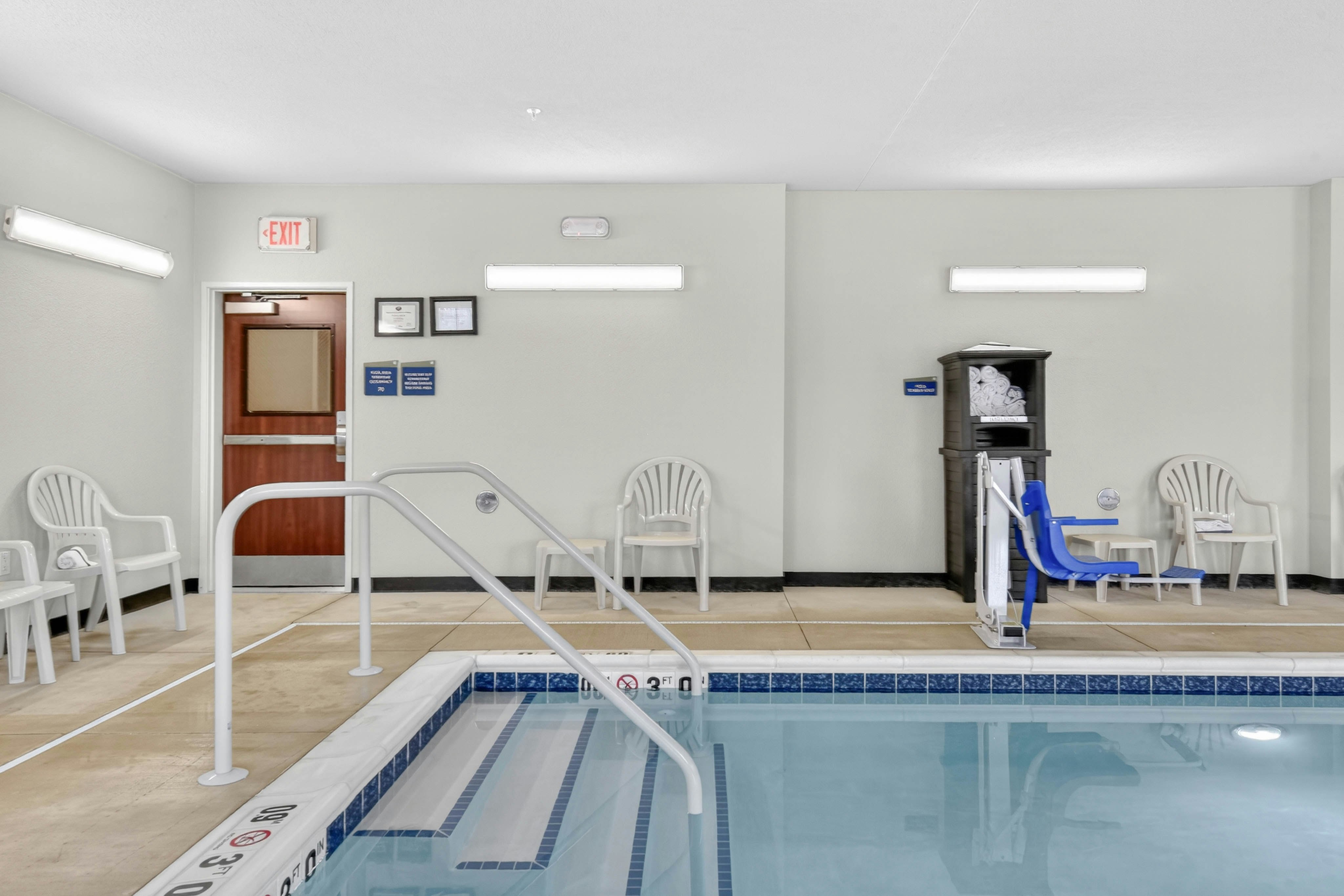 Cobblestone Hotel & Suites - Eaton, OH 24/50