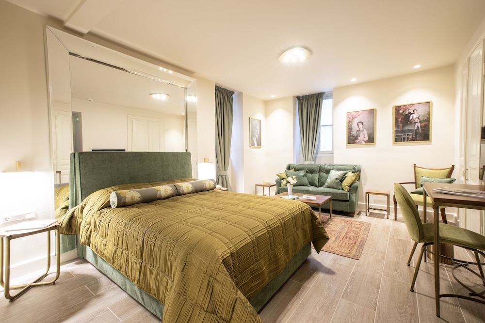 Bohemian Suites Athens 16/45