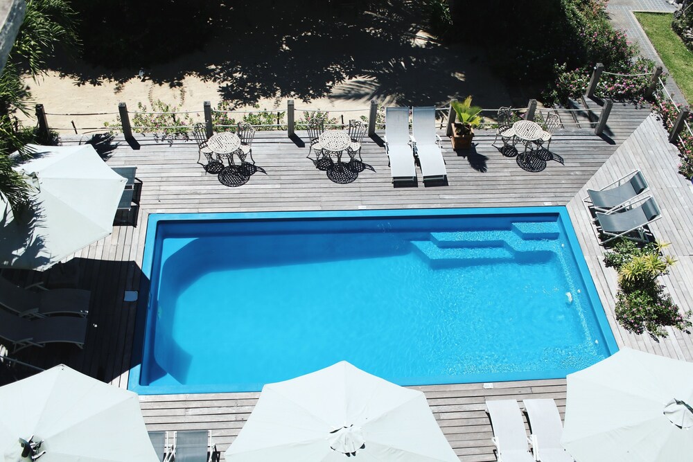CROWN BEACH HOTEL 25/50