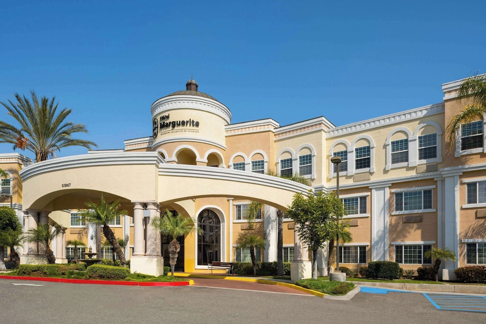 Hotel Marguerite Anaheim/Garden Grove, Trademark Collection 44/50