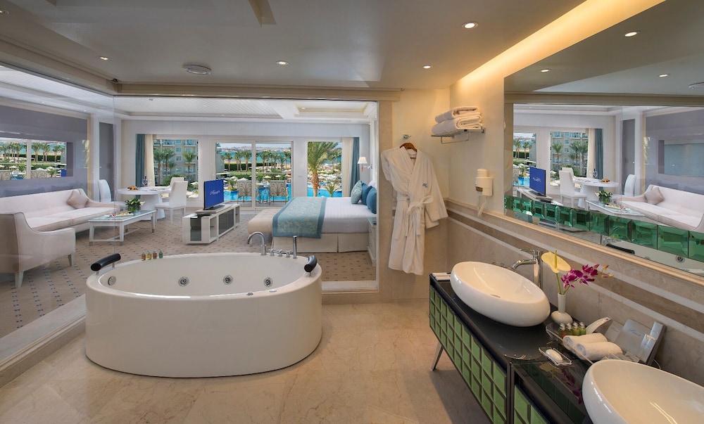 Vip, Majestic, Suite, King Bed, Pool and Sea View