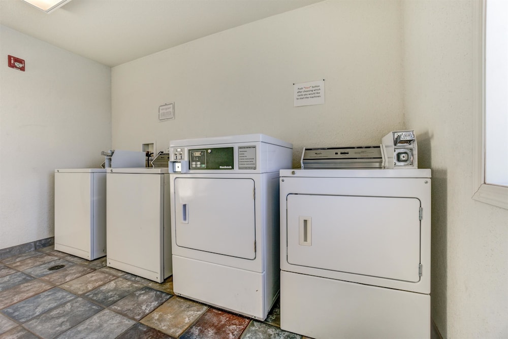 Motel6 Grande Prairie, AB 14/65