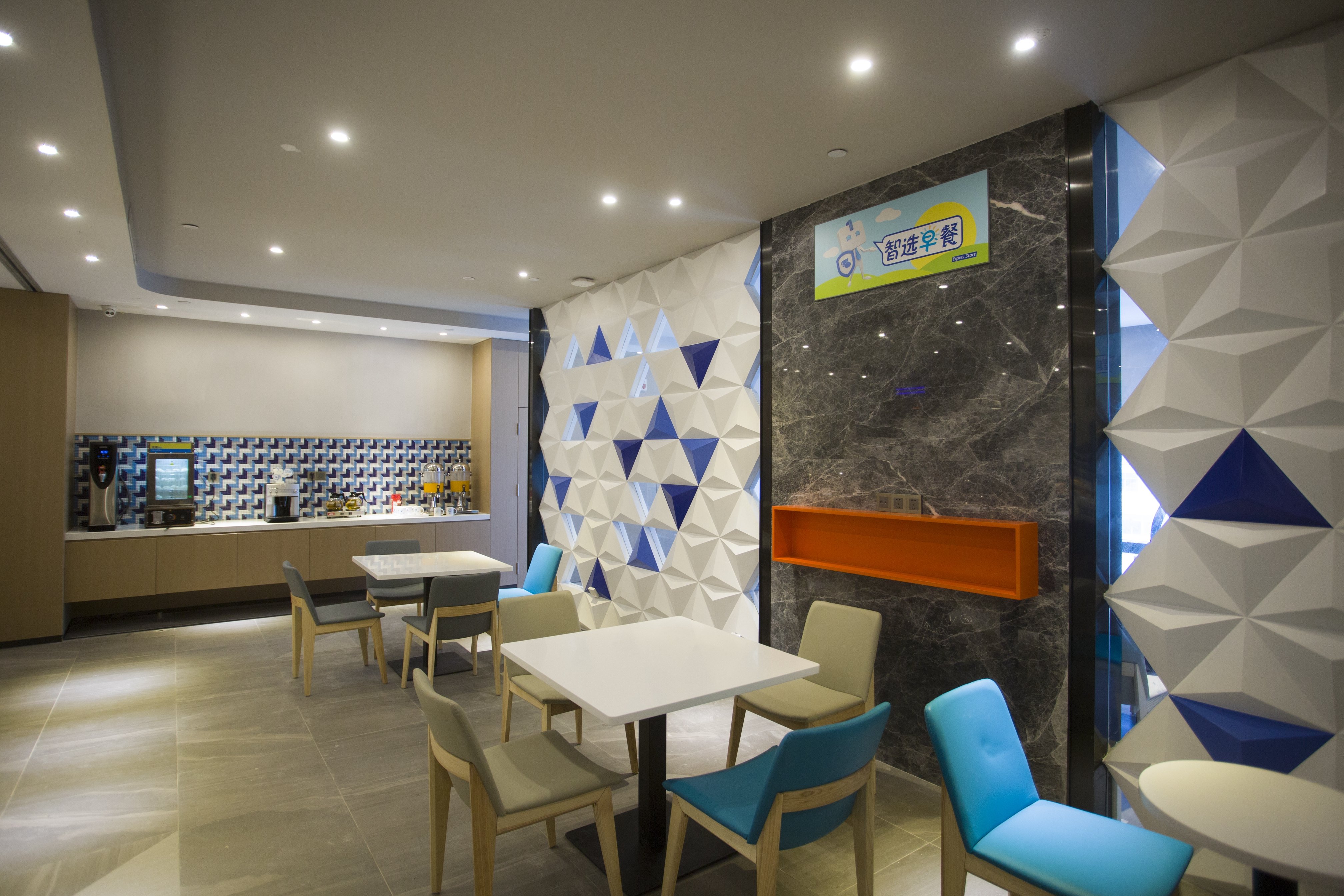HOLIDAY INN EXPRESS SANYA BAY 44/50