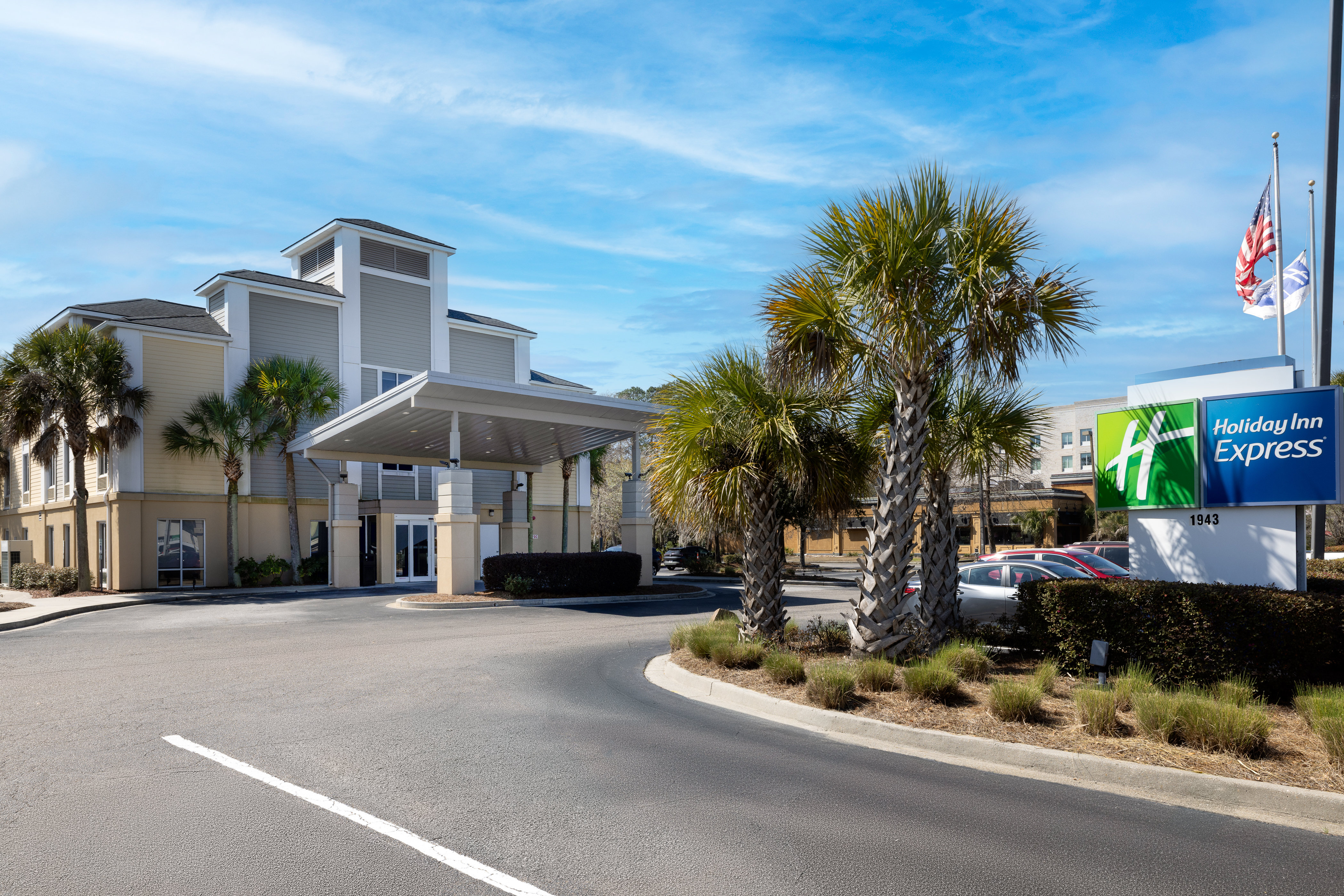 Holiday Inn Express Charleston US Hwy 17 & I-526 68/77