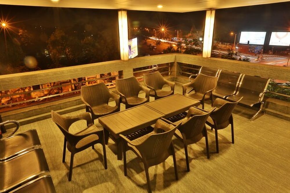 OYO Rooms Thaltej SG Highway 38/51