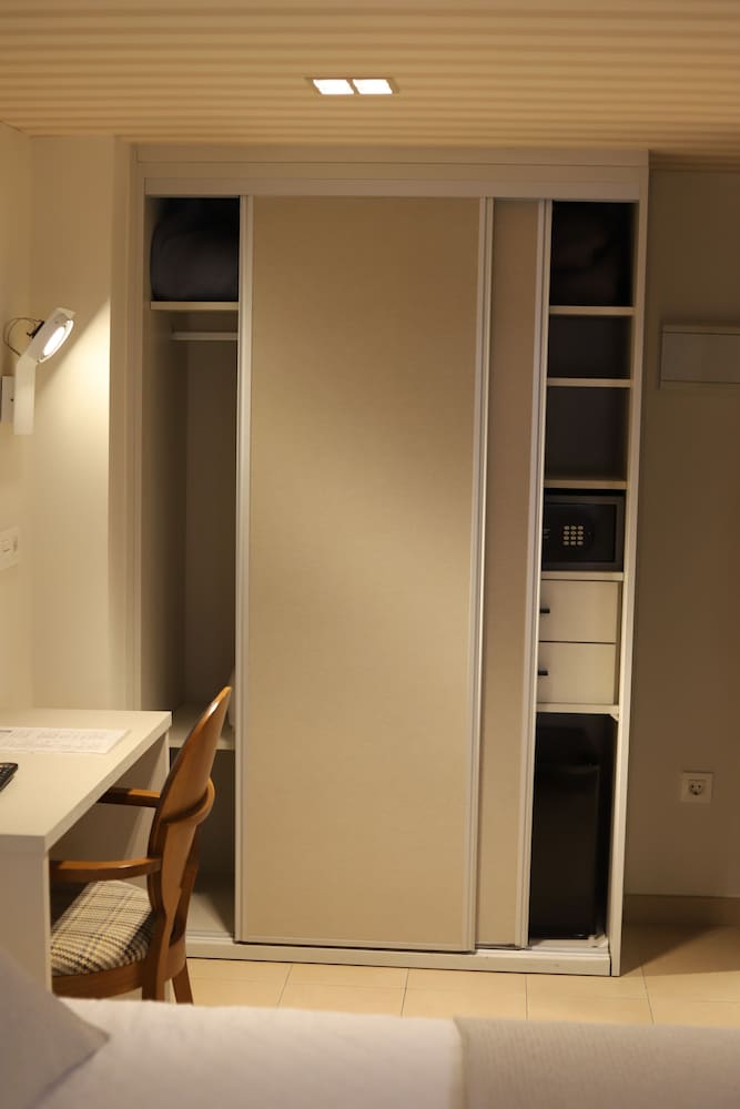 NEW HOTEL COLON 33/61