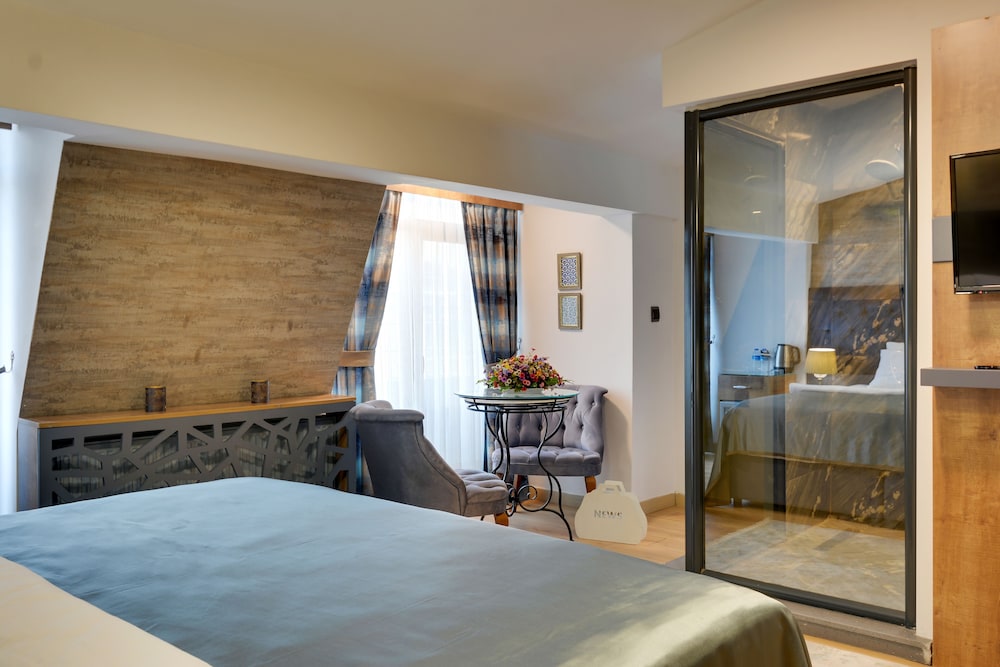 Castillo Luxury Rooms And Suites 13/38