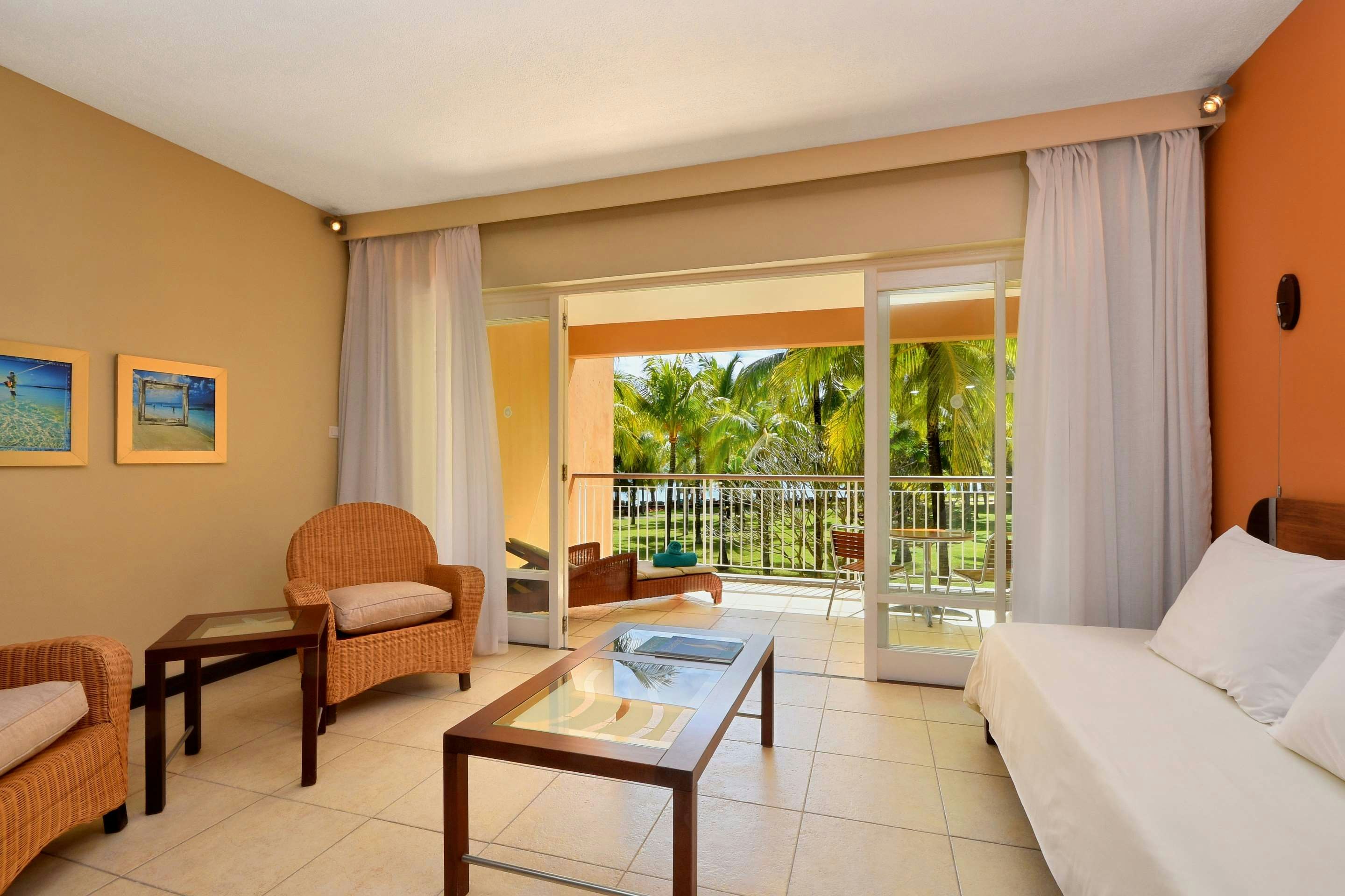 Victoria Beachcomber Resort and Spa 13/54