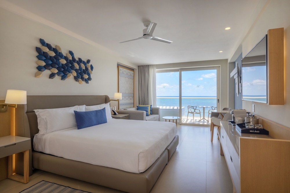 Diamond Club, Junior Suite, Luxury, 2 Queen Beds, Ocean Front, Sofa, Hot Tub, Terrace