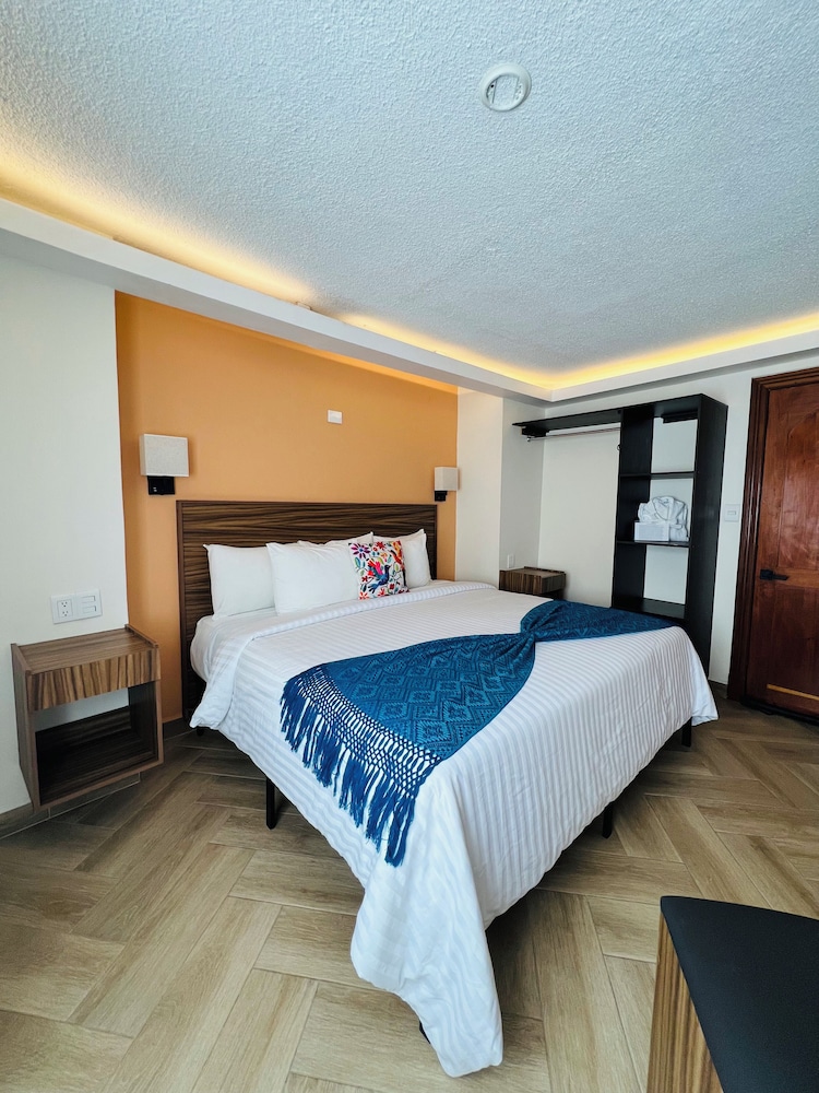 STUDIO, SUITE, MOUNTAIN VIEW