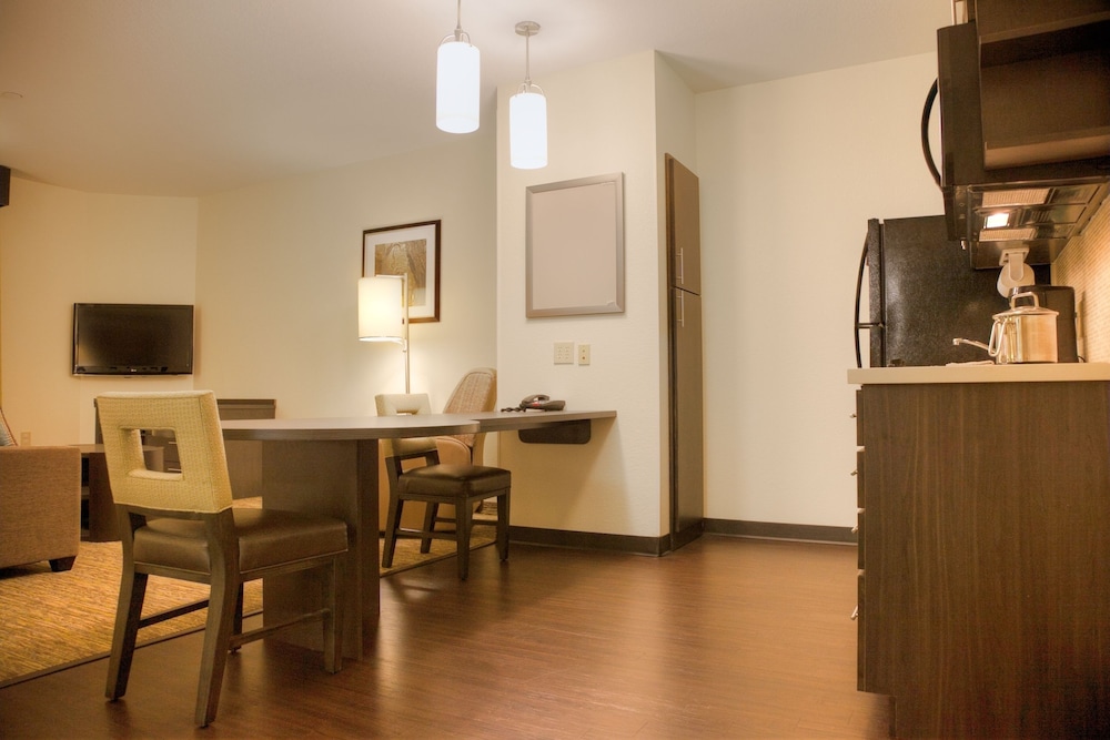 CANDLEWOOD SUITES ALEXANDRIA 33/41