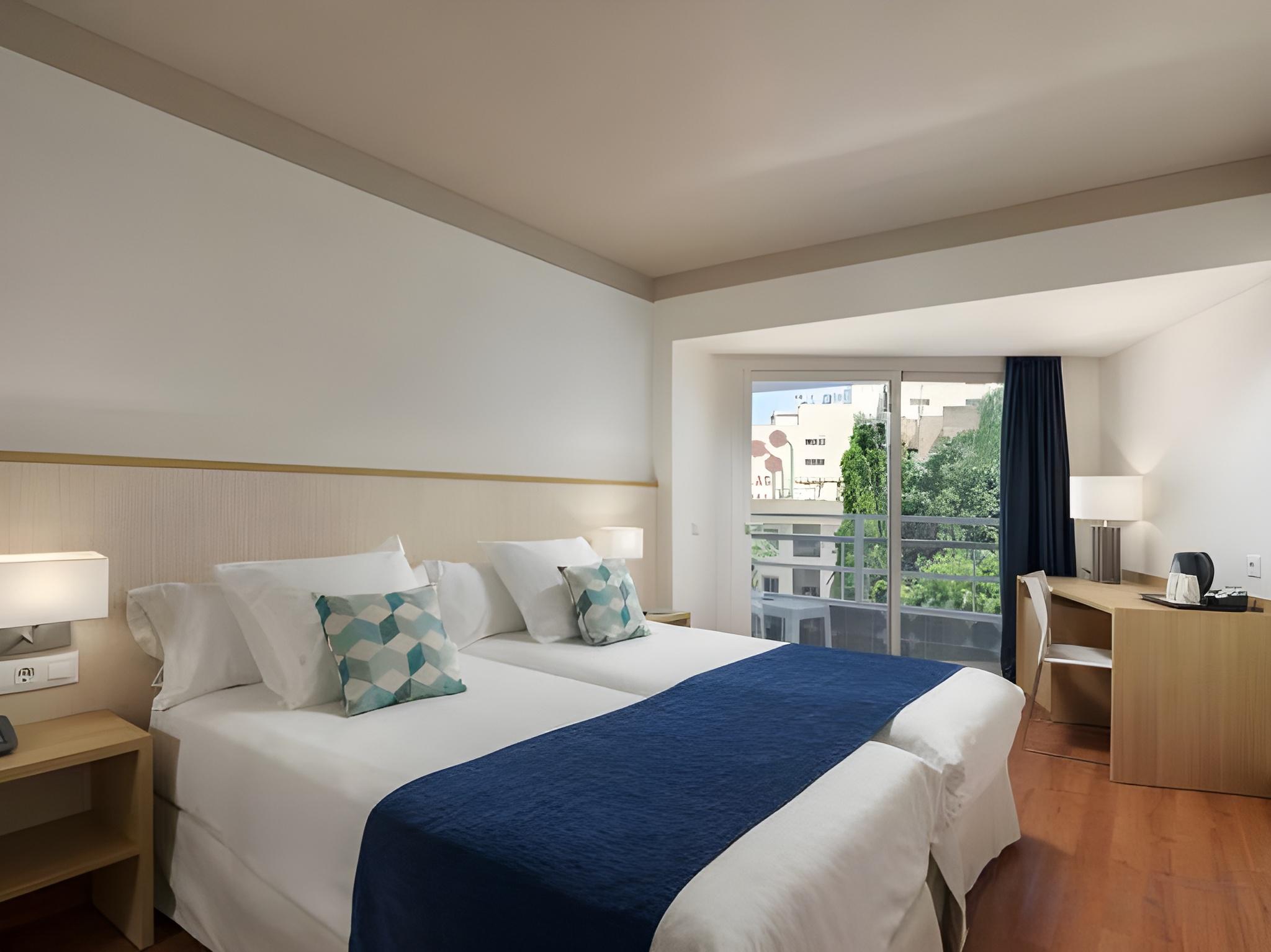 Room, Twin Beds