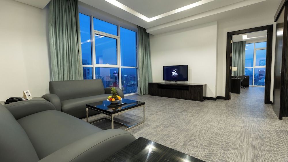 S Hotel Bahrain 33/50