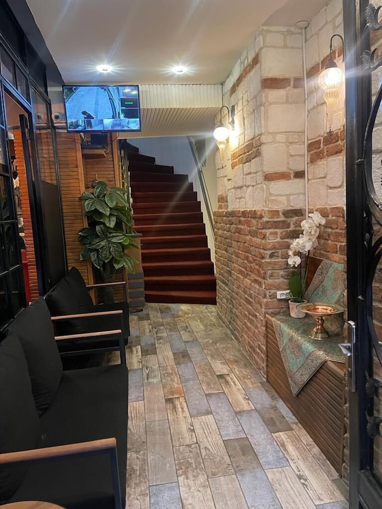 Aysa Hotel 40/58