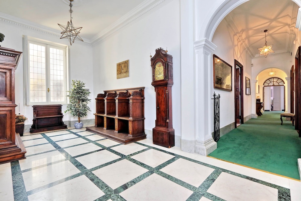 Prestigious Apartment Via Veneto 4/28
