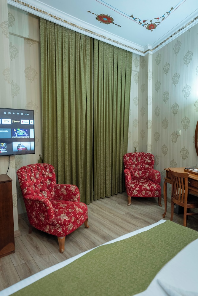 Basileus Hotel 60/79
