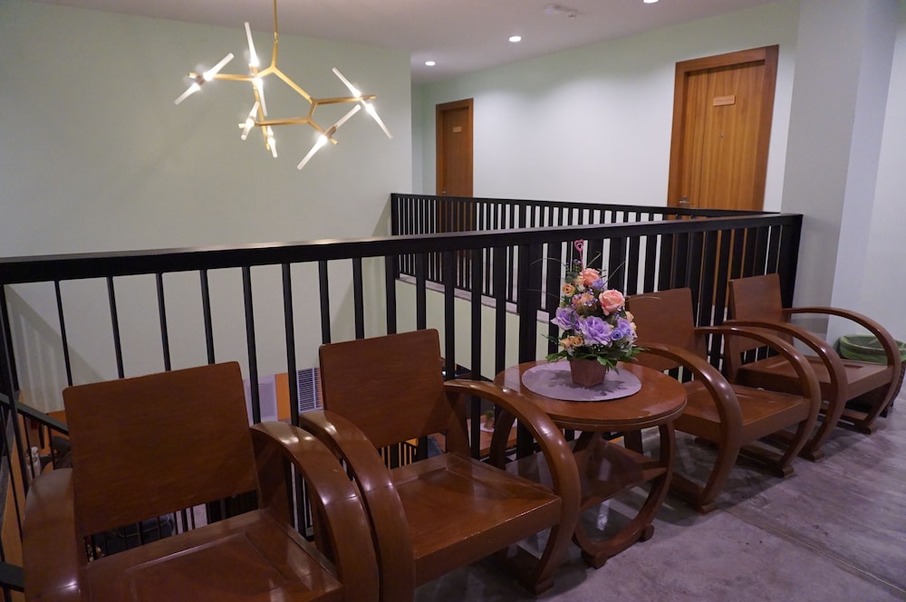 Raenong Boutique Hotel 33/38