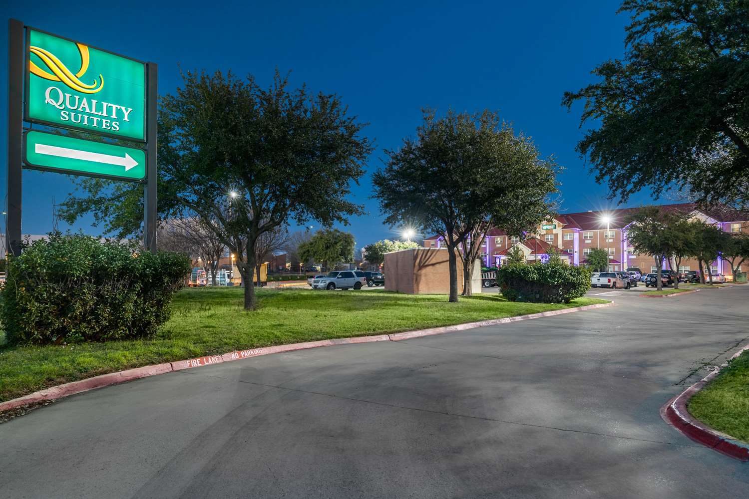Quality Suites Addison-Dallas 40/42