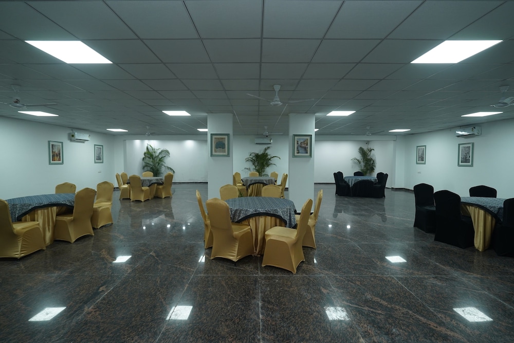 Posh Garden Inn Gurgaon 25/50