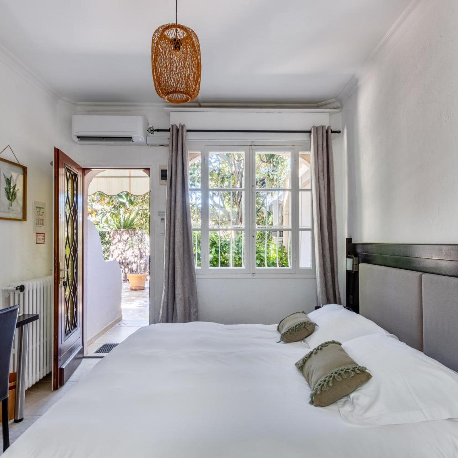 Comfort, Double or Twin Bed